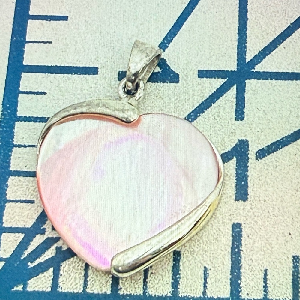 CI 925 Sterling Silver Pink Abalone Heart Pendant Shimmers In Sun - Picture 5 of 8